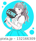 うちわを持って推し活を楽しむ女性ターコイズブルー 132166309