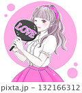 うちわを持って推し活を楽しむ女性ピンク 132166312