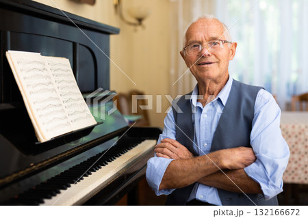 Old compositor sitting beside piano Old compositor sitting beside piano 132166672
