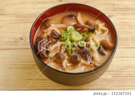 秋の味覚　キノコ汁 132167101