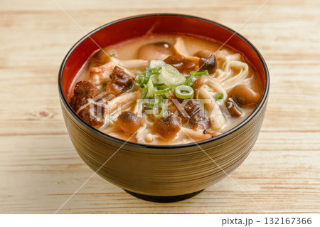 秋の味覚　キノコ汁 132167366