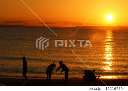 美しい夕日　富津の夕焼け 132167394