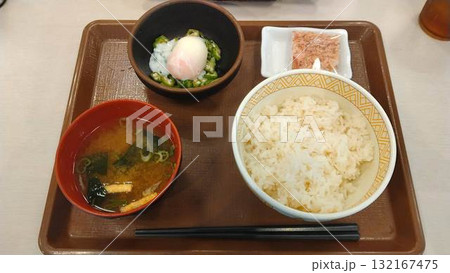 すき家の朝食メニュー まぜのっけ朝食 すき家の朝食メニュー まぜのっけ朝食 132167475