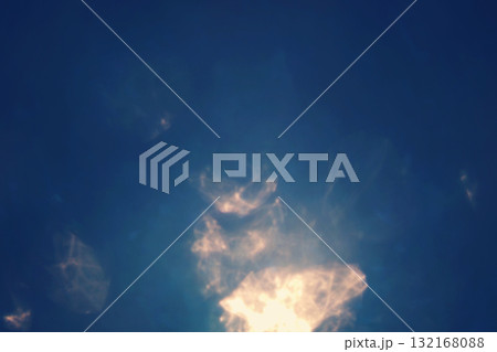 抽象的な光の背景装飾　星雲のような輝きのテクスチャ　きらきら　ボケた光 132168088