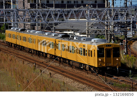 山陽本線を走る105系普通電車4両 132169850