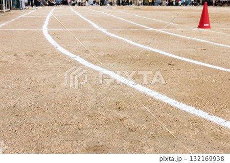 運動会の白線 132169938