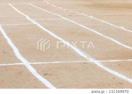 運動会の白線 132169970