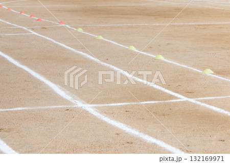 運動会の白線 132169971
