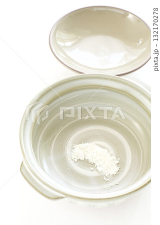 土鍋と重曹 132170278