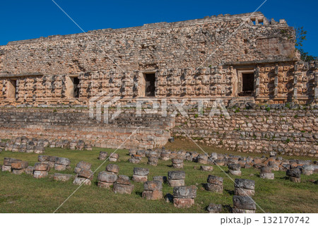 カーバ遺跡-マヤ文明の石造建築 カーバ遺跡-マヤ文明の石造建築 132170742