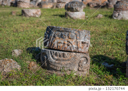 カーバ遺跡－マヤ文明の石造建築 132170744