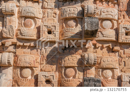 カーバ遺跡－マヤ文明の石造建築 132170755