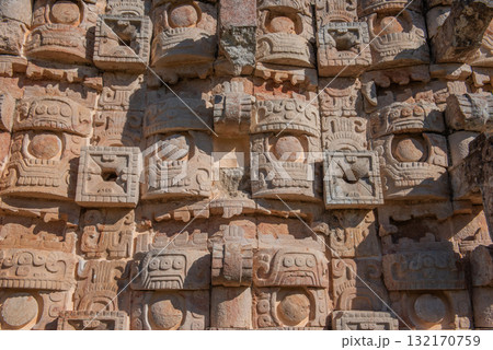 カーバ遺跡－マヤ文明の石造建築 132170759