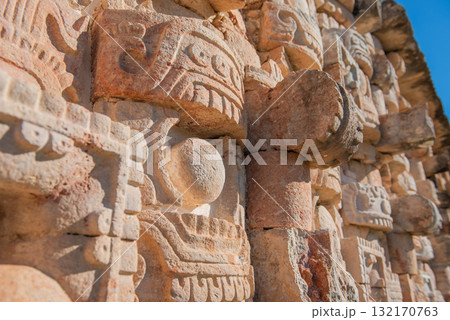 カーバ遺跡－マヤ文明の石造建築 132170763