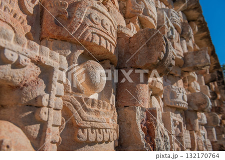 カーバ遺跡－マヤ文明の石造建築 132170764