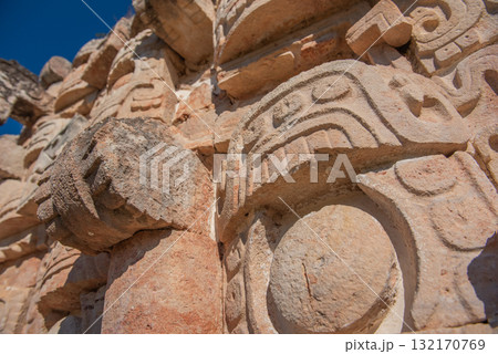 カーバ遺跡－マヤ文明の石造建築 132170769