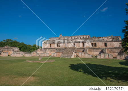 カーバ遺跡－マヤ文明の石造建築 132170774
