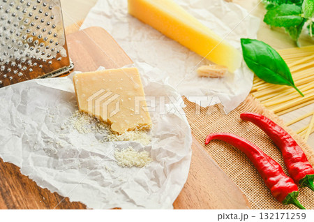 粉チーズ　パルミジャーノレッジャーノ 132171259