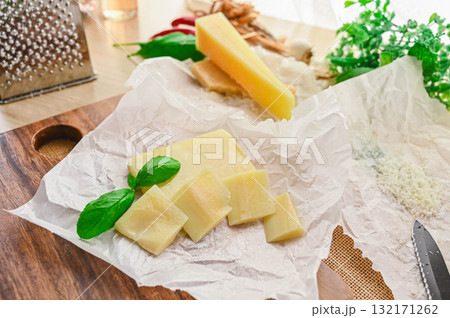 チーズの王様　エメンタール　 132171262