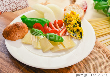 おつまみのエメンタール 132171263