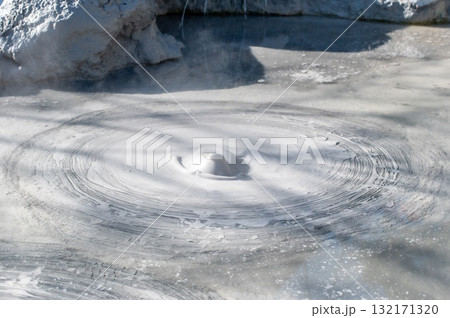 大地の芸術－別府・坊主地獄 132171320