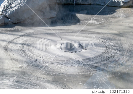 大地の芸術－別府・坊主地獄 132171336