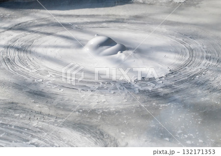 大地の芸術－別府・坊主地獄 132171353