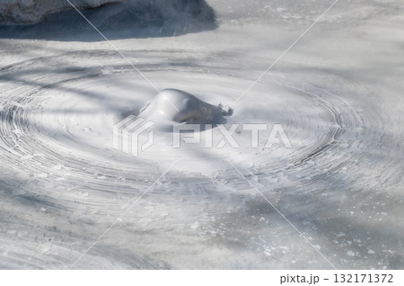 大地の芸術－別府・坊主地獄 132171372
