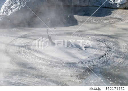 大地の芸術－別府・坊主地獄 132171382