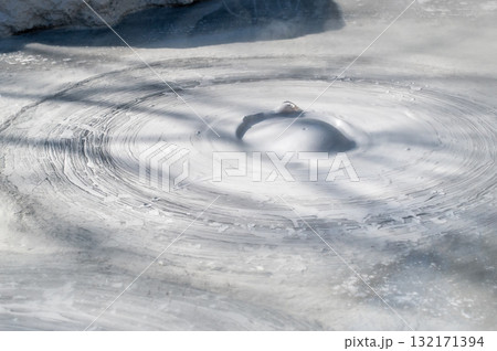 大地の芸術－別府・坊主地獄 132171394