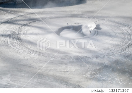 大地の芸術－別府・坊主地獄 132171397