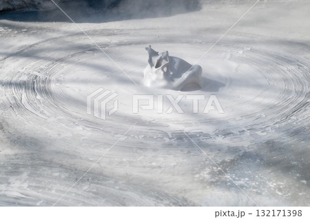 大地の芸術－別府・坊主地獄 132171398