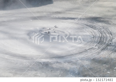 大地の芸術－別府・坊主地獄 132171481