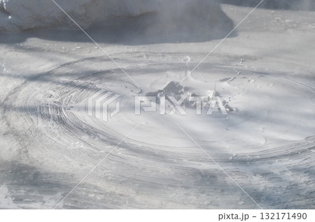 大地の芸術－別府・坊主地獄 132171490