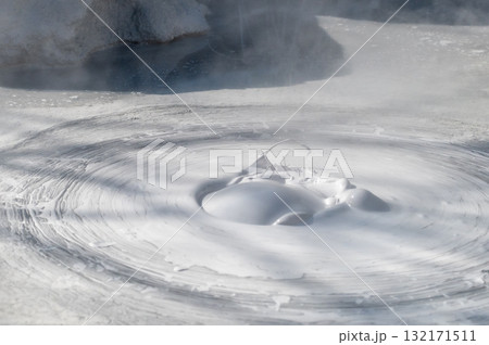 大地の芸術－別府・坊主地獄 132171511