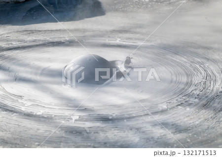 大地の芸術－別府・坊主地獄 132171513