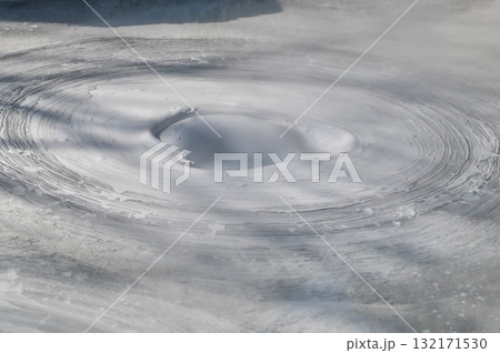 大地の芸術－別府・坊主地獄 132171530