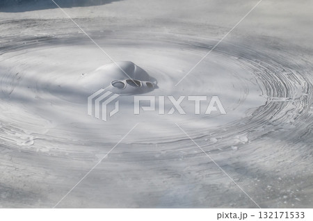 大地の芸術－別府・坊主地獄 132171533