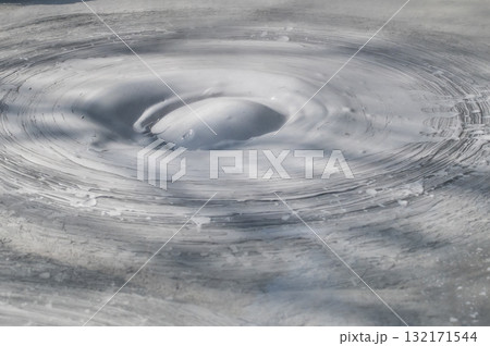 大地の芸術－別府・坊主地獄 132171544