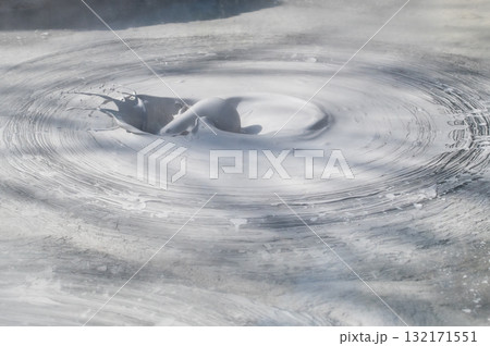 大地の芸術－別府・坊主地獄 132171551