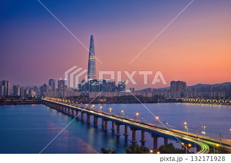 Seoul and Sunset 132171928