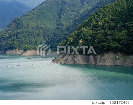 長島ダムから望む風景 132172495