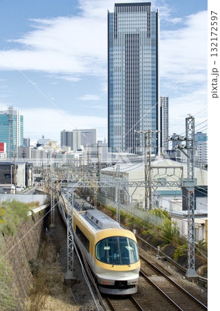 名古屋市内を走る近鉄特急 名古屋市内を走る近鉄特急 132172597