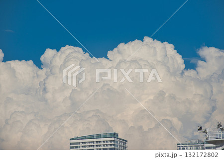 積乱雲 132172802