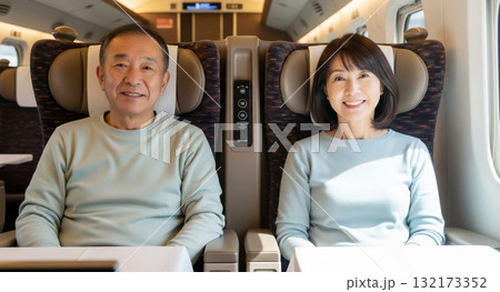 新幹線・グランクラス　シニアカップル 132173352
