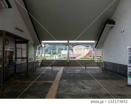 北陸新幹線の駅：東小浜駅 132173652