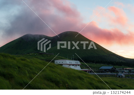 阿蘇の風景 132174244