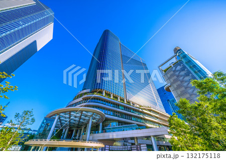 日本の東京都市景観　高輪ゲートウェイ駅前の高輪ゲートウェイシティなどを望む 132175118