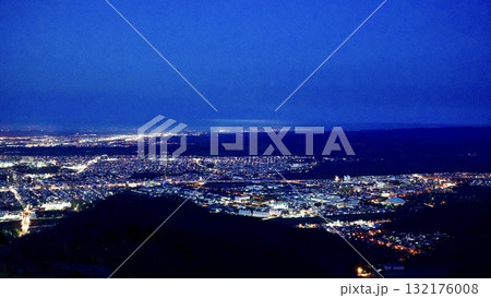 北海道札幌市藻岩山から見える夜景 北海道札幌市藻岩山から見える夜景 132176008