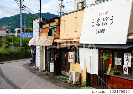 長野県諏訪市の町並みより 132176036